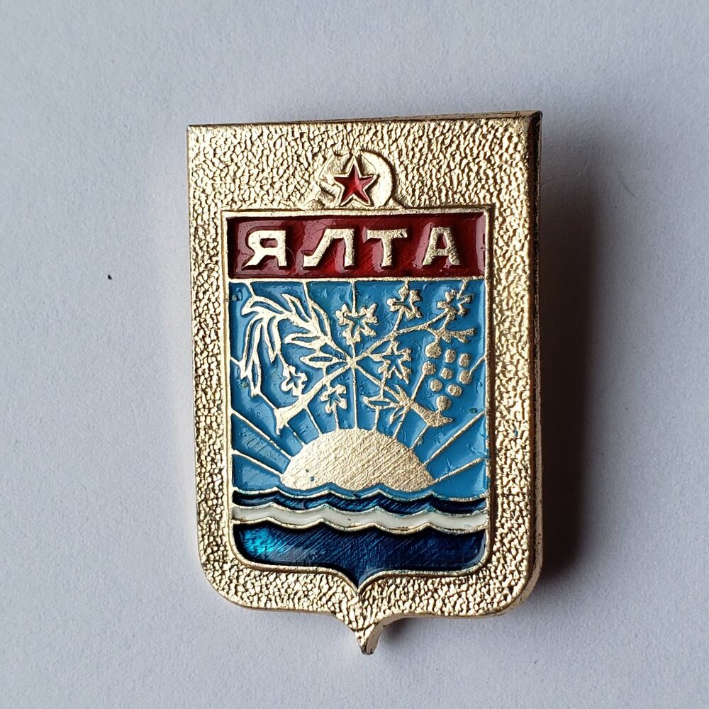 Coat Of Arms Yalta Ukraine Brooch Lapel Pin Vintage